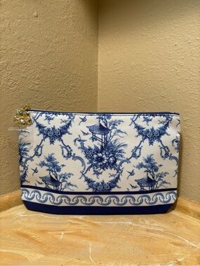 Estée Lauder Blue and White Cosmetic Zip Pouch